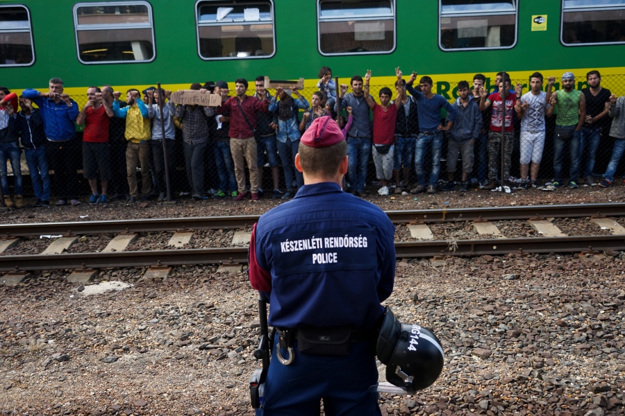 Syrian_refugees_strike_at_the_platform_of_Budapest_Keleti_railway_station._Refugee_crisis._Budapest,_Hungary,_Central_Europe,_4_September_2015._(3)